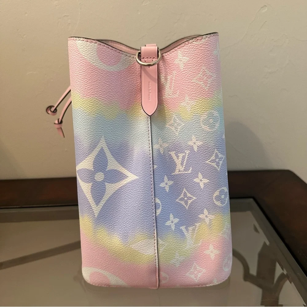 Louis Vuitton | Monogram Escale Neonoe MM Limited Edition Bucket Bag in Pastel - Picture 7 of 13